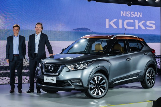 François Dossa y José Luis Valls presentan el Nissan Kicks