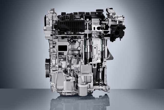 La innovación detrás de la tecnología del nuevo motor VC-Turbo reside en su capacidad de transformarse utilizando un sistema de multi-enlaces que incrementan o reducen la altura de los pistones de manera constante e imperceptible.