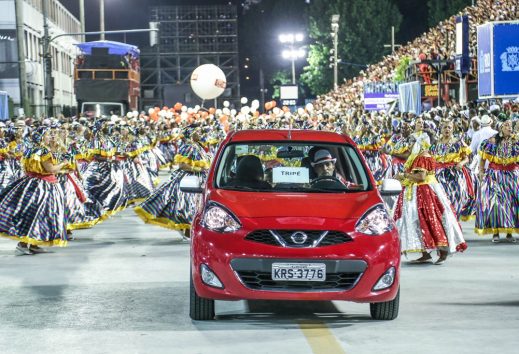 Nissan March alegró el ensayo técnico del Carnaval de Río