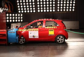 LATIN NCAP somete a pruebas de seguridad al KIA Morning básico y Peugeot 208