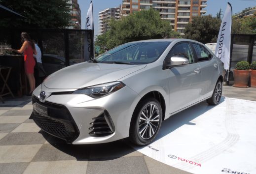 Toyota Corolla FL 2017: Se actualiza un clásico que cumple medio siglo de vida