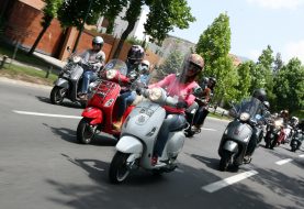 La Séptima Vespa Giorno celebró los 70 años de la marca italiana con más de 120 motos