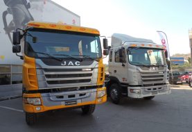 JAC Camiones presentó dos nuevos modelos "pesados": Cruiser 4181 y Lander 3262