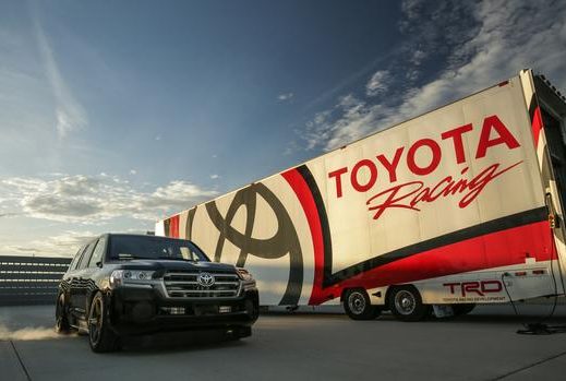 Toyota Land Cruiser de 2.000 CV anotó récord Guiness de velocidad con 370 km/h