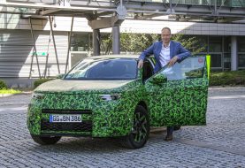 El CEO de Opel nos muestra un adelanto de la próxima generación del Mokka