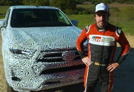 Fernando Alonso puso a prueba un prototipo de la Toyota Hilux 2021