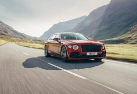 Bentley suma una variante más "asequible" del Flying Spur 2021 con un motor V8
