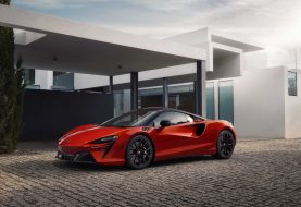 McLaren estrena su primer superdeportivo híbrido enchufable: Artura