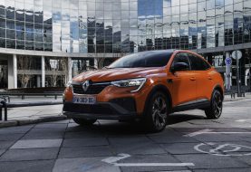 Renault presentó en Europa una versión híbrida del Arkana