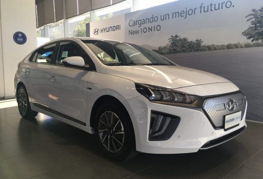 Se actualiza el sedán eléctrico de Hyundai: Ioniq FL GLS EV 2021 ya está en Chile