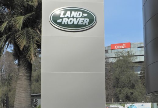 Jaguar y Land Rover introducen versiones con sistema de hibridación suave en Chile