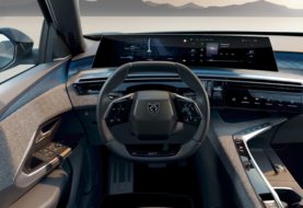 La nueva generación del 3008 estrenará el Peugeot i-Cockpit panorámico de 21"