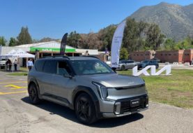 KIA suma un nuevo integrante eléctrico a su gama: El futurista SUV EV9 con 3 filas de asientos
