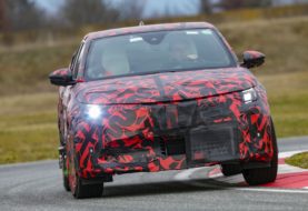 El nuevo Alfa Romeo Milano realiza su puesta a punto en el circuito de pruebas de Balocco