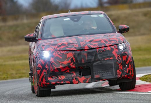 El nuevo Alfa Romeo Milano realiza su puesta a punto en el circuito de pruebas de Balocco