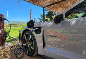 Porsche instala nuevo punto de carga pública en Viña Montes