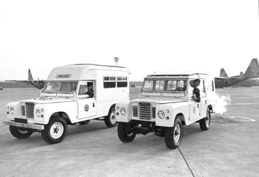 Land Rover Defender celebra sus 70 años de alianza con la Cruz Roja Británica