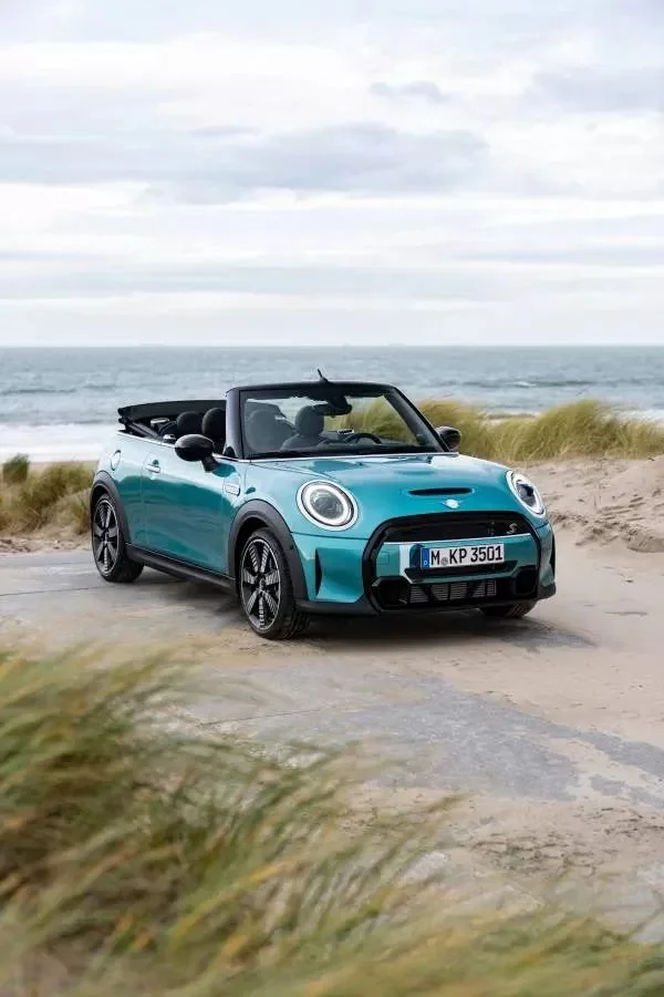 MINI celebra 66 años de historia: placer de conducción, estilo e innovación que marcan generaciones 33 mini 2
