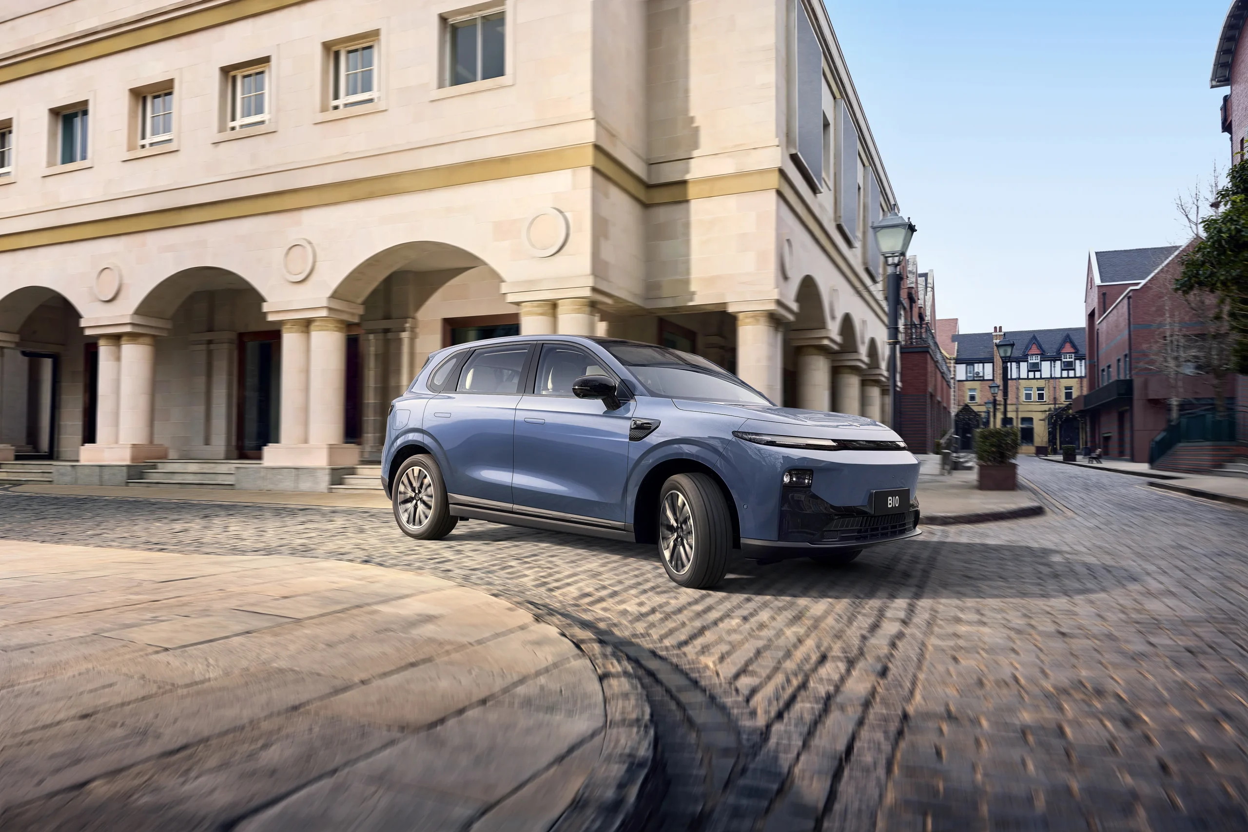 leapmotorb10 exteriorshots (1) (1)