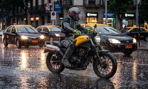 conducción moto pavimento mojado lluvia 2