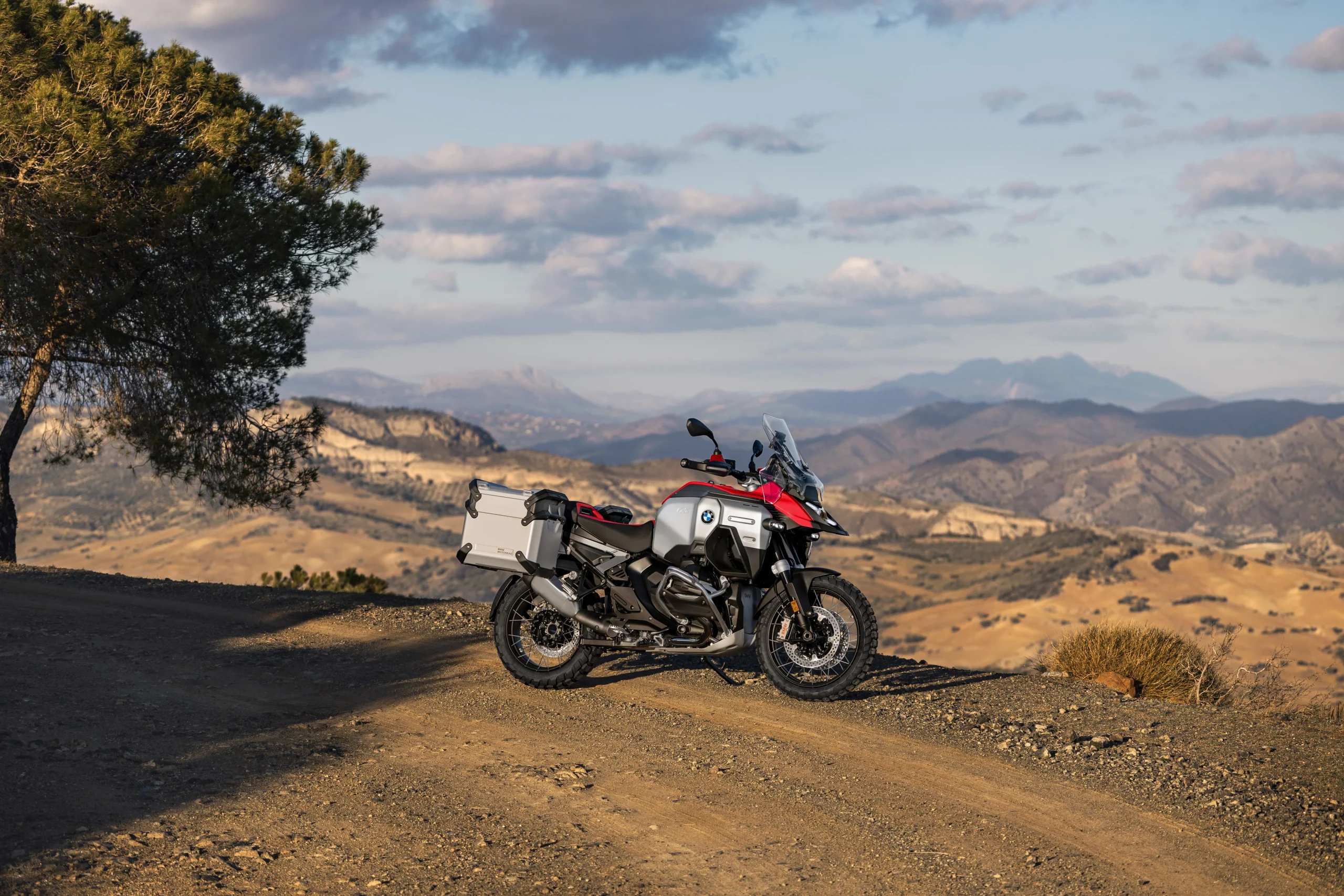 p90554816 highres bmw r 1300 gs advent (1)